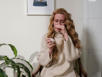 woman suffering from her allergy